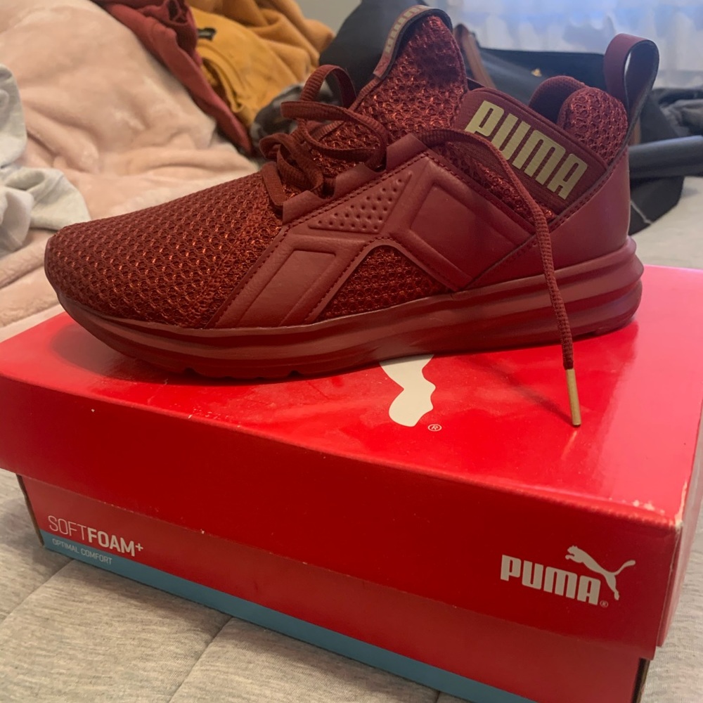 Women’s puma sneakers